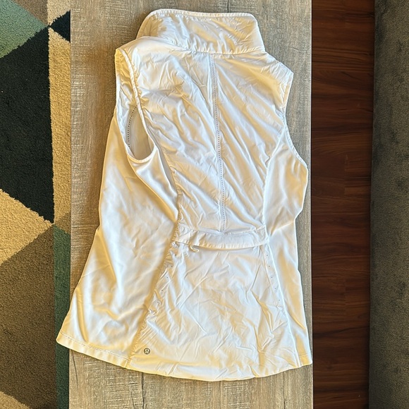 Lululemon White Running Vest size 10 women’s - Picture 3 of 3